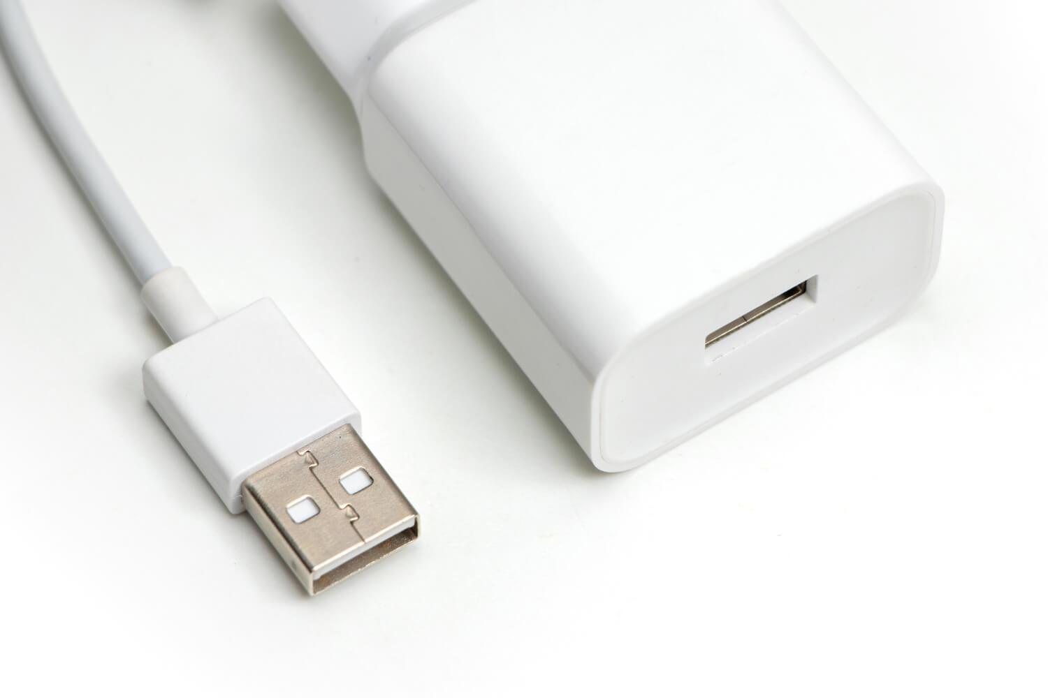 Melhor adaptador internacional para viagens: os 10 melhores em 2026